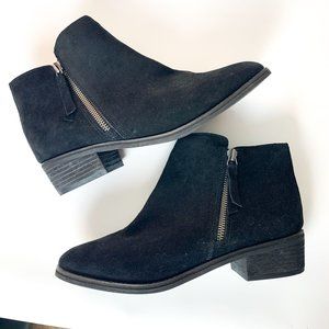 Blondo black suede zip up bootie waterproof 8